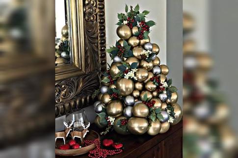 Креативные елки для маленьких квартир: 9 идей для уютного Нового года 2026