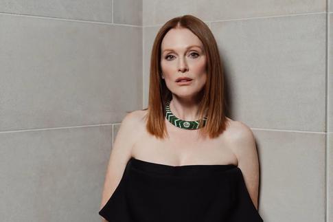 «Ты был моим подарком»: Джулианна Мур поделилась редким фото с сыном в его день рождения