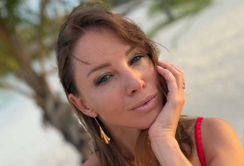 Диброва обмолвилась о материнстве и новом романе: «Хочу девочку»