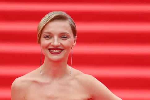 «Серьезные библиофилы»: Вилкова и Любимов снялись в «книжной» фотосессии