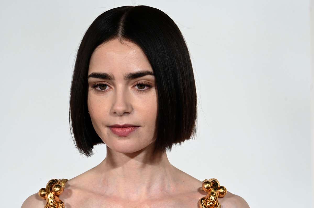 Лили Коллинз