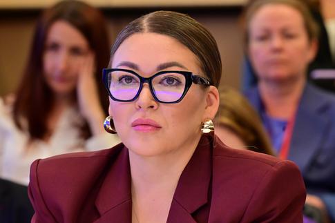 Скорбящая по отцу Ирина Дубцова оживила его фото