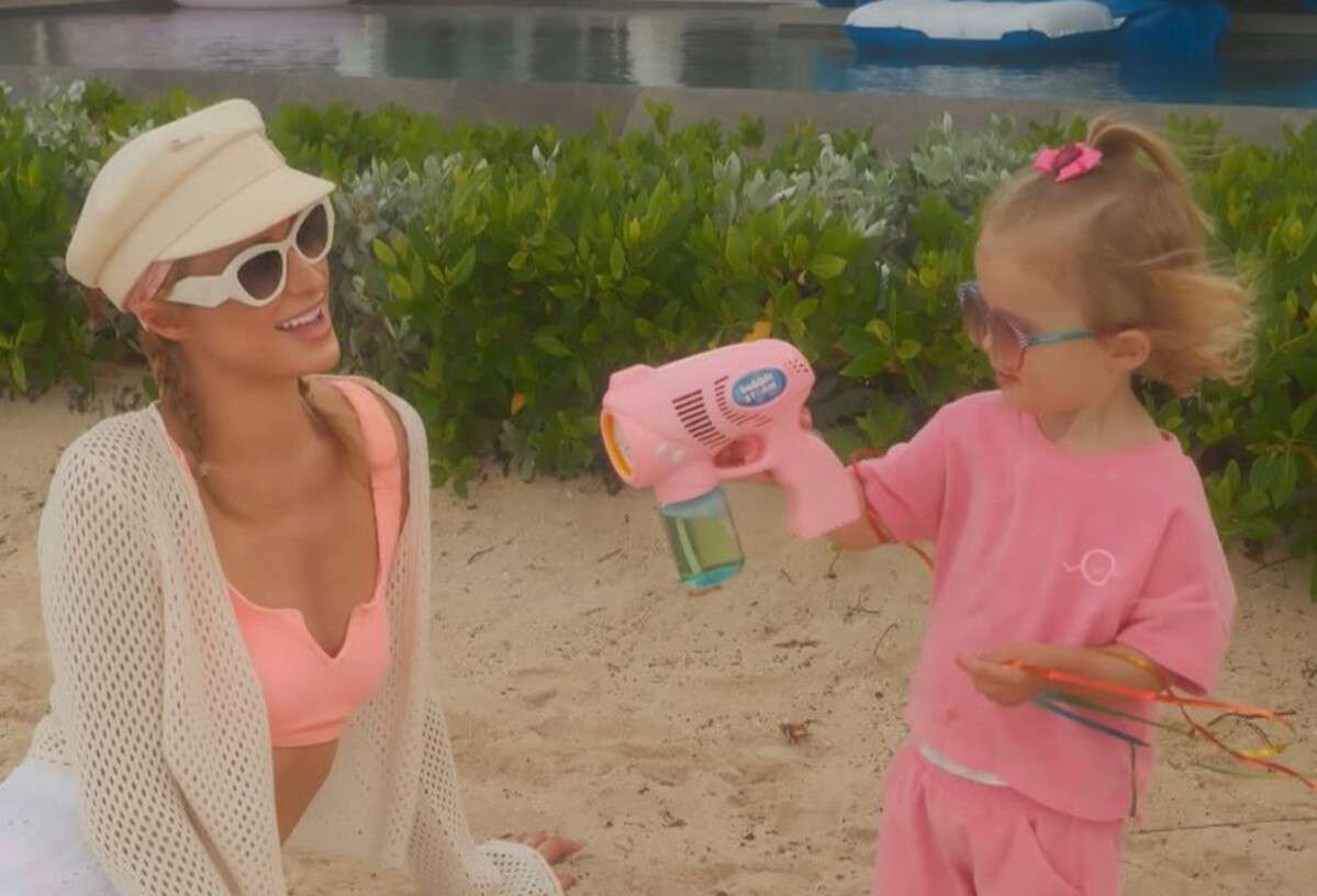 Пэрис Хилтон с дочерью