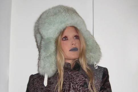 Софья Эрнст перевоплотилась в необычную Снегурочку с синими губами