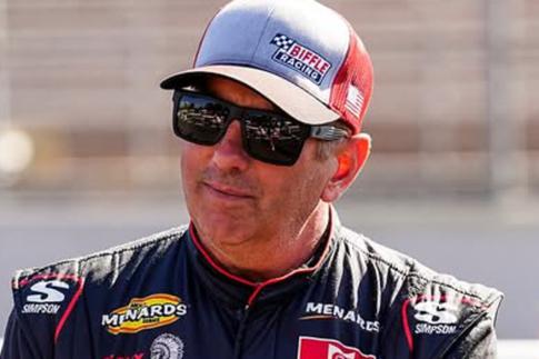 Американский автогонщик Грег Биффл погиб вместе с семьей при крушении самолета