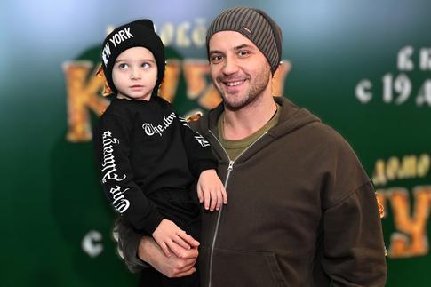 Марк Богатырев впервые вышел в свет с четырехлетним сыном на фоне развода