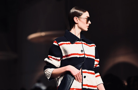 Полосатый рейс: как вписать этот принт в зимний гардероб, советы стилиста