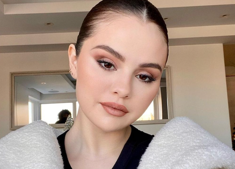 Шах и мат: как правильно наносить матовую помаду, чтобы она выглядела безупречно