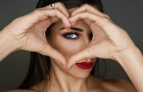 На глаз: патчи и кремы для тех, кто спит меньше семи часов