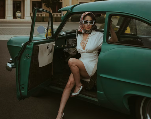 Инвестиция и стиль: 4 причины полюбить винтажную одежду и мебель