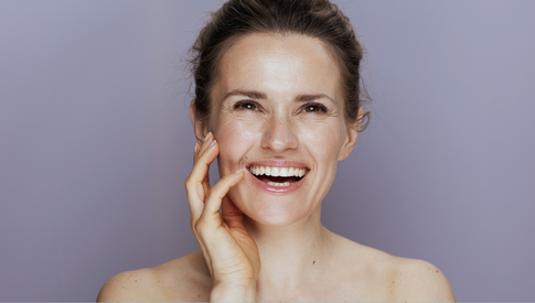 Пять бьюти-привычек, которые крадут молодость после 40 — о них пора забыть