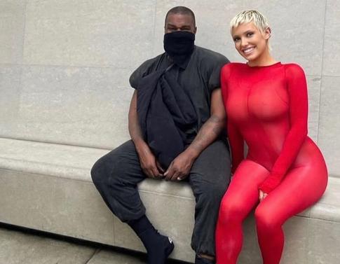 Стало известно, кто был автором «голого» выхода Бьянки Цензори на Грэмми