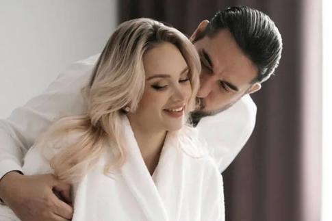 Курбан Омаров показазал роскошный особняк для жены и сына