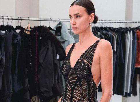 Ирина Шейк показала декольте на откровенных фото