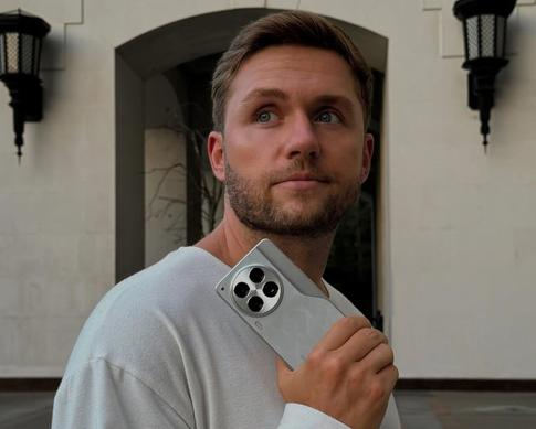 «Боже, как же я недоволен!»: Влад Соколовский оценил новый бюст жены