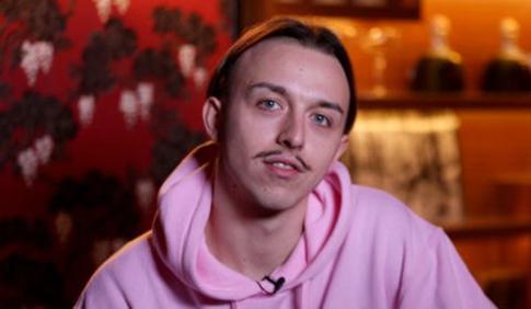 Томми Кэш предстал в образе для Евровидения в образе Горшка из КиШ