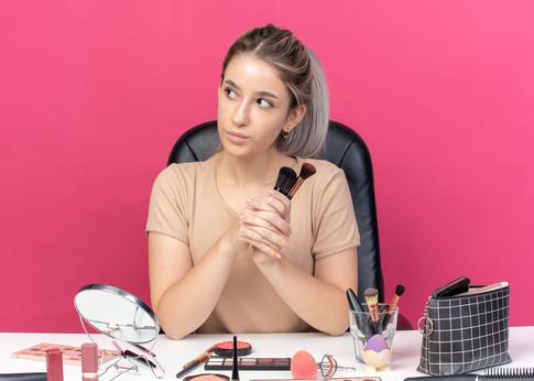 Лицо, как с обложки: естественный повседневный макияж за 10 минут