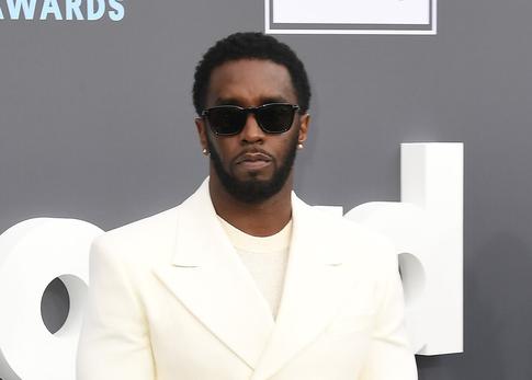 Накачал веществами и подговорил друзей: против Пи Дидди подали еще два иска