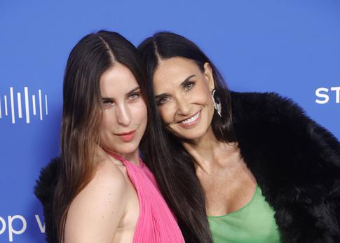 Сама элегантность: дочь Уиллиса и Мур сразила публику платьем оттенка слоновой кости