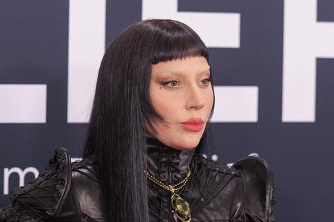 «Дочь сатаны»: траурный наряд Леди Гаги на Супербоуле−2025 напугал фанатов