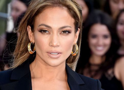 Девушки бывают разные: как подчеркнуть женственность макияжем