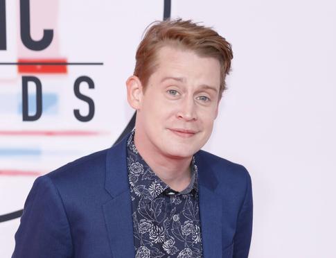 Маколей Калкин снял ботинки и отпраздновал победу брата на «Оскаре»