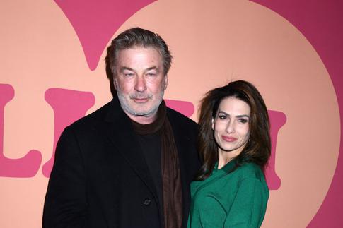 «Это больно»: жена Алека Болдуина откровенно заговорила о семейной драме