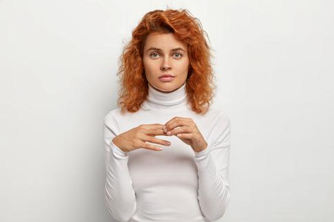 Вам не идет: жесты-«паразиты», которые выдадут в вас беспокойную особу