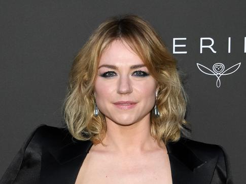 Актриса фильма «Братство волка» Эмили Декенн скончалась от редкой онкологии