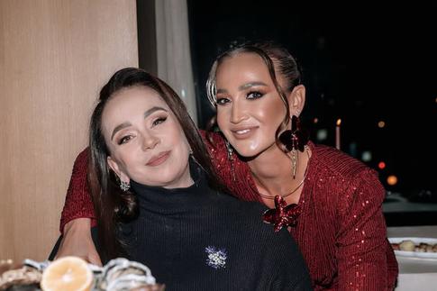 «Спасибо за правильные ценности»: Бузова показала себя в детстве в особый для мамы день