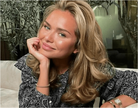 Стеша Маликова предстала перед подписчиками в косынке