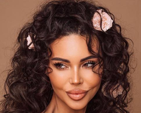 «Ари меня убьет»: Самойлова без спроса показала унитаз своей дочери-подростка