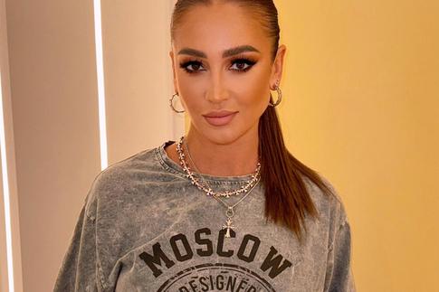 Ольга Бузова едва смогла зайти в самолёт из-за багажа