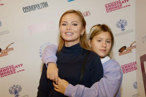 «Не общаемся много лет»: Дана Борисова впервые рассказала, почему отреклась от младшей сестры