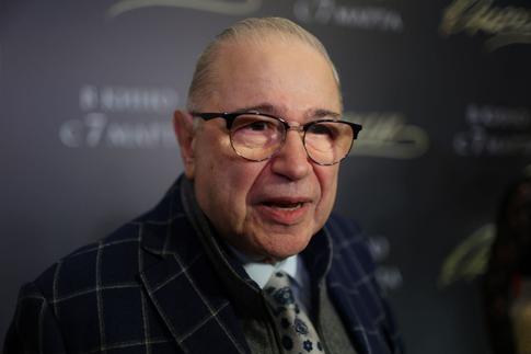 Третий на подходе: Петросян мечтает о еще одной дочери и уже придумал ей имя