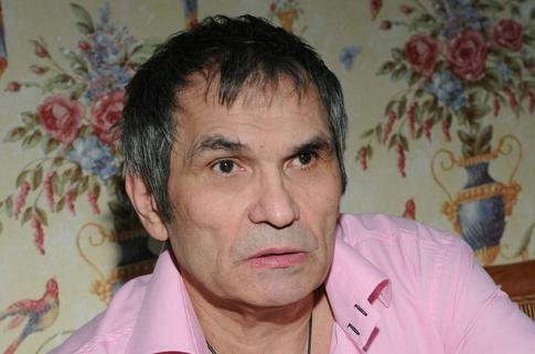 «Тяжело переносит»: жена Алибасова — о его реакции на смерть Фроликова