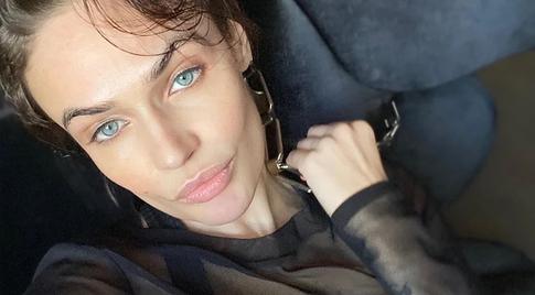 Алена Водонаева пожаловалась, что сын-подросток не дал ей спать ночью