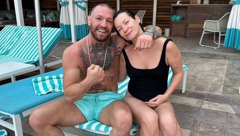 Конор Макгрегор погладил живот беременной Иды Галич