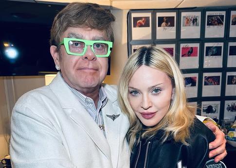 «Он сказал „Прости меня“»: Мадонна заявила о завершении 20-летнего конфликта с Элтоном Джоном