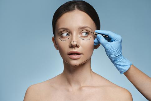Подтяжка лица в 30 лет: нужна ли и кому стоит делать