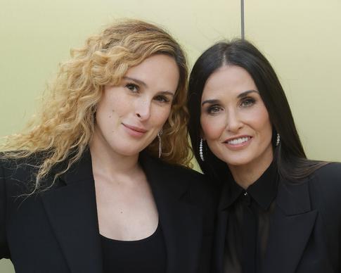 «Ничего странного»: дочь Деми Мур призналась, что моется вместе с сестрами