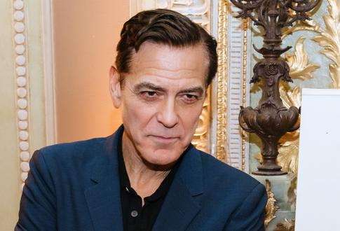 Ставший брюнетом Джордж Клуни высмеял свой новый цвет волос