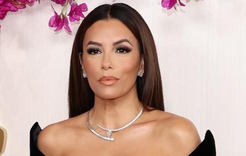 Оплакивает Франциска: Ева Лонгория показала фото с покойным Папой Римским