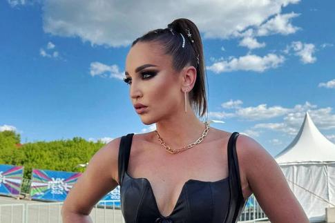 Ольга Бузова обматерила сотрудницу дубайской авиакомпании за перенос рейса