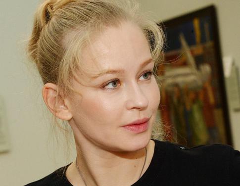 Расстались без скандала: Юлия Пересильд подтвердила разрыв с Тройником