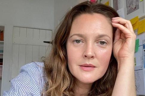 В «уколах красоты» не нуждается: 50-летняя Дрю Берримор предстала без макияжа