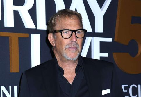 Против Кевина Костнера подали иск за незапланированный эпизод с изнасилованием