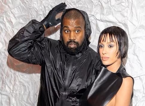 Бьянка Цензори шокировала жителей Испании, выйдя на улицу в прозрачном топе без белья