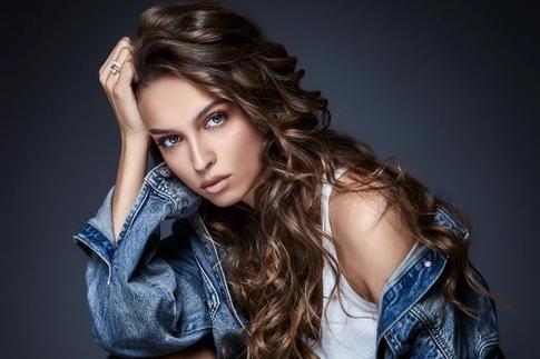 Никакой тусклости и ломкости: как сохранить сияние волос во время беременности