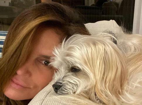 «Она прожила с нами 17 лет»: Синди Кроуфорд попрощалась с членом семьи